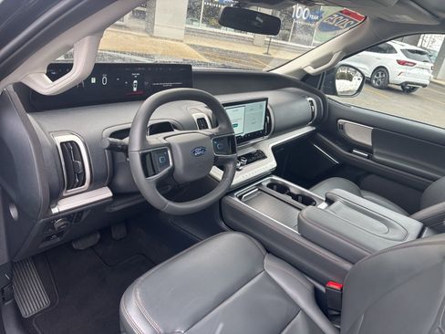 Used 2025 Ford Expedition Active image 11