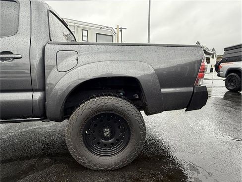 Used 2013 Toyota Tacoma 4x4 Double Cab w/ TRD Sport Pkg image 11