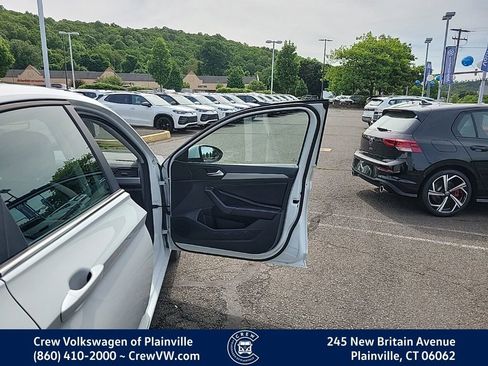 Certified 2023 Volkswagen Jetta SE w/ Panoramic Sunroof Package FWD image 44