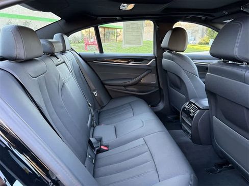 Used 2023 BMW 530e xDrive image 34