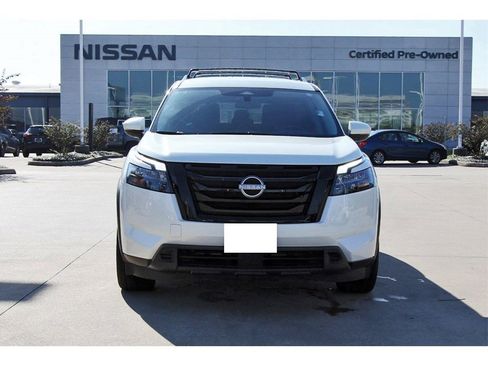 Used 2024 Nissan Pathfinder SV w/ Black Appearance Package image 8