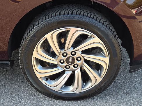 Used 2023 Lincoln Navigator L Reserve AWD/4WD image 7