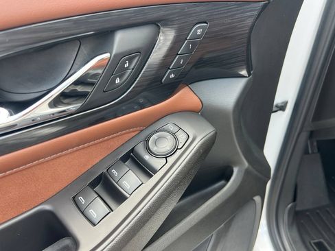 Used 2021 Chevrolet Traverse High Country FWD image 28