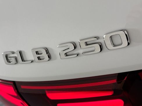 New 2026 Mercedes-Benz GLB 250 image 8