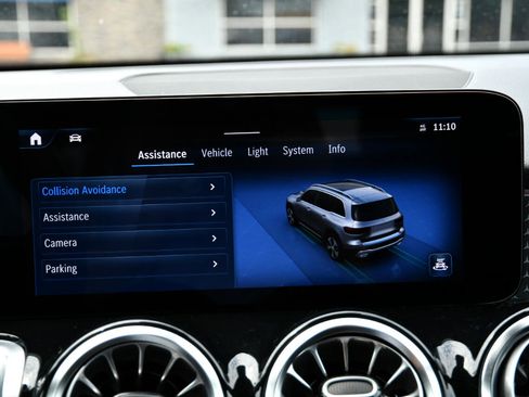 Used 2024 Mercedes-Benz GLB 250 image 19