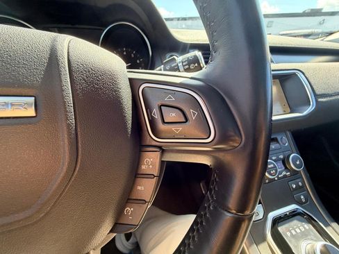 Used 2019 Land Rover Range Rover Evoque SE AWD/4WD image 16