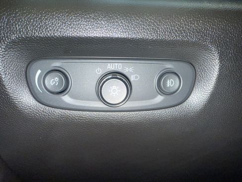 Used 2020 Chevrolet Traverse Premier image 21