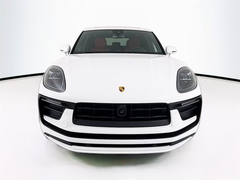 New 2025 Porsche Macan image 6