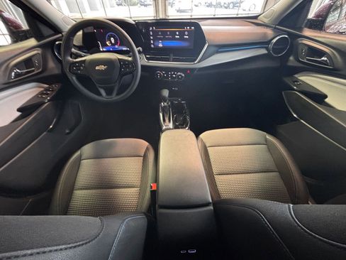 Used 2025 Chevrolet Trax LT image 34
