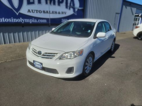 Used 2013 Toyota Corolla LE FWD image 3