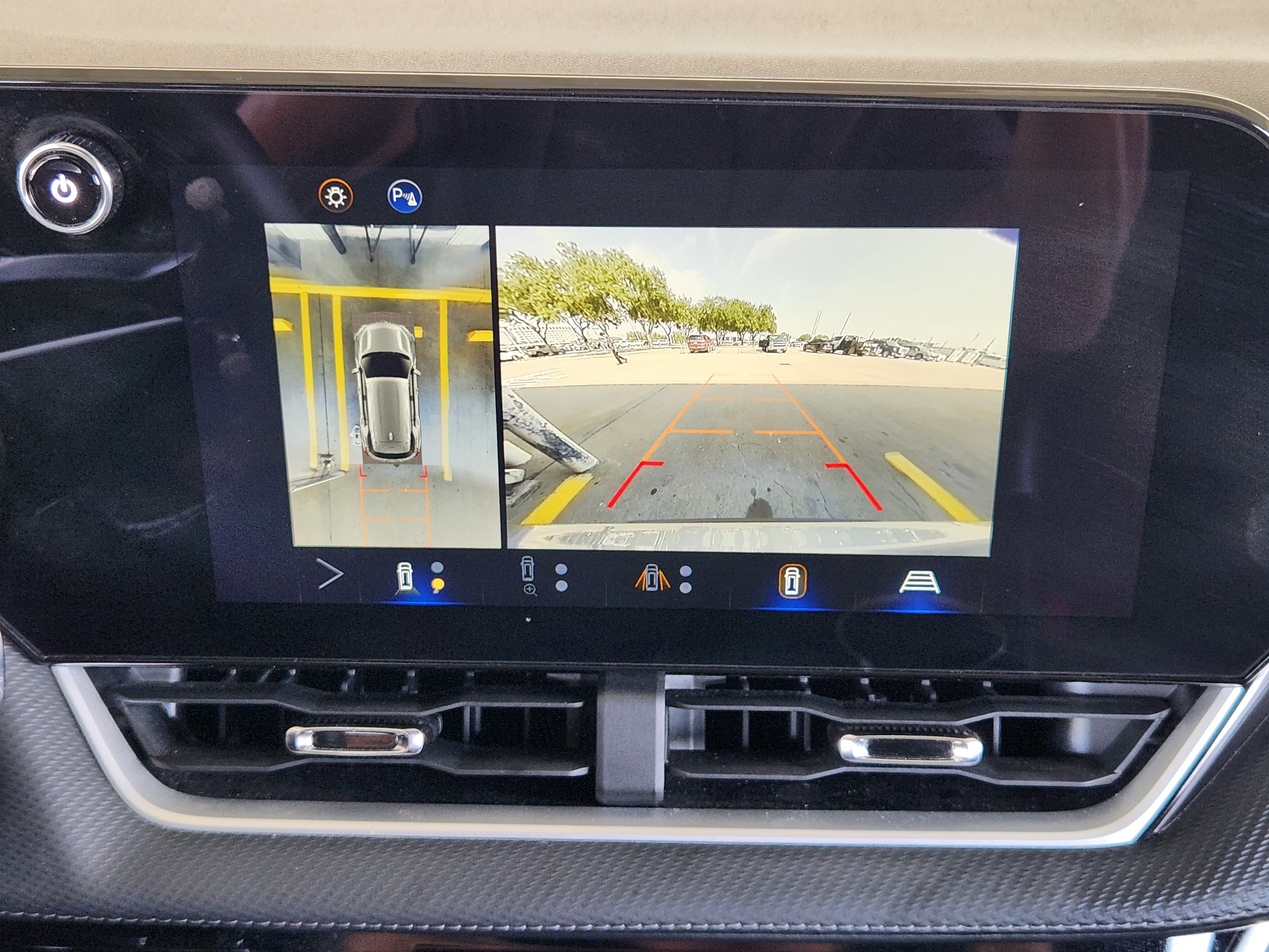 Used 2025 Chevrolet Equinox LT w/ Convenience Package II FWD image 19