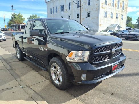 Used 2017 RAM 1500 Express AWD/4WD image 4