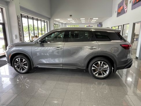 Used 2024 INFINITI QX60 Luxe w/ Vision Package FWD image 2