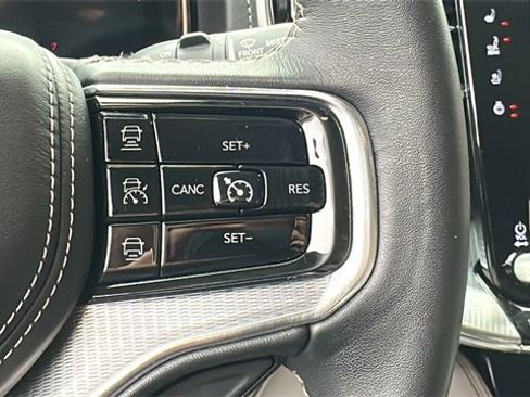 Used 2023 Jeep Grand Wagoneer L Series II w/ Premium Group II image 25