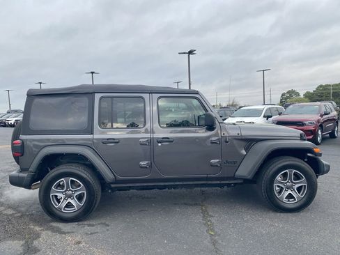 Used 2022 Jeep Wrangler Unlimited Sport AWD/4WD image 9