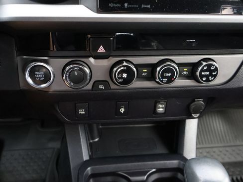 Used 2017 Toyota Tacoma TRD Sport w/ Tow Package AWD/4WD image 27