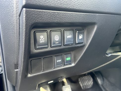 Used 2020 Nissan Rogue SV FWD image 17