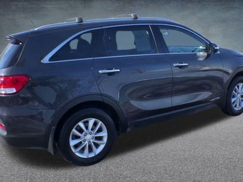 Used 2018 Kia Sorento LX image 24