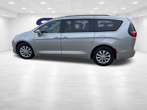 Used 2019 Chrysler Pacifica Touring-L w/ Advanced Safetytec Group image 8