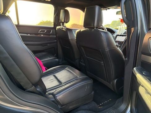 Used 2019 Ford Explorer Platinum AWD/4WD image 12
