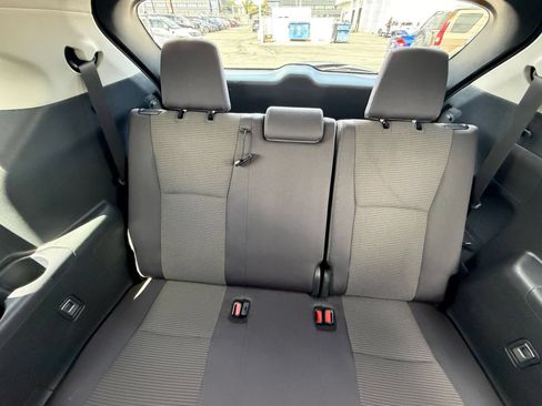 Used 2025 Toyota Highlander LE FWD image 29
