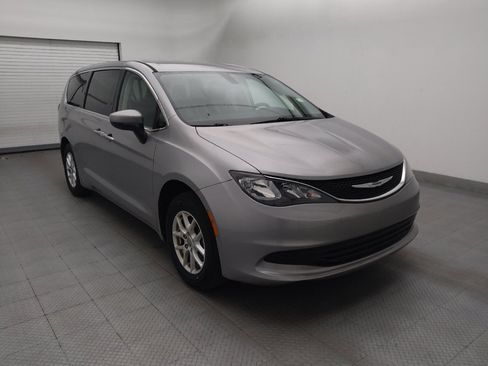 Used 2017 Chrysler Pacifica Touring FWD image 13
