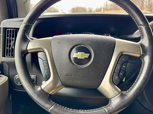 Used 2017 Chevrolet Express 3500 Extended image 18