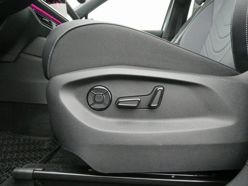 New 2026 Volkswagen Tiguan SE R-Line AWD/4WD image 6