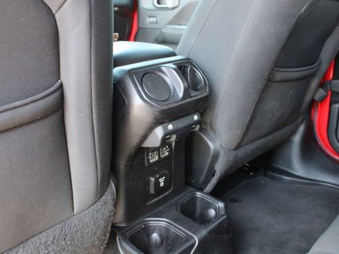 Used 2018 Jeep Wrangler Unlimited Sahara w/ Cold Weather Group AWD/4WD image 21