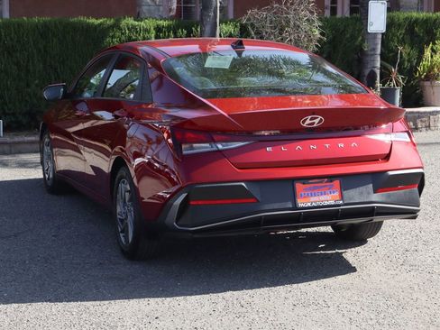 Used 2024 Hyundai Elantra SEL FWD image 6