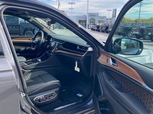 New 2025 Jeep Grand Cherokee L Summit AWD/4WD image 26