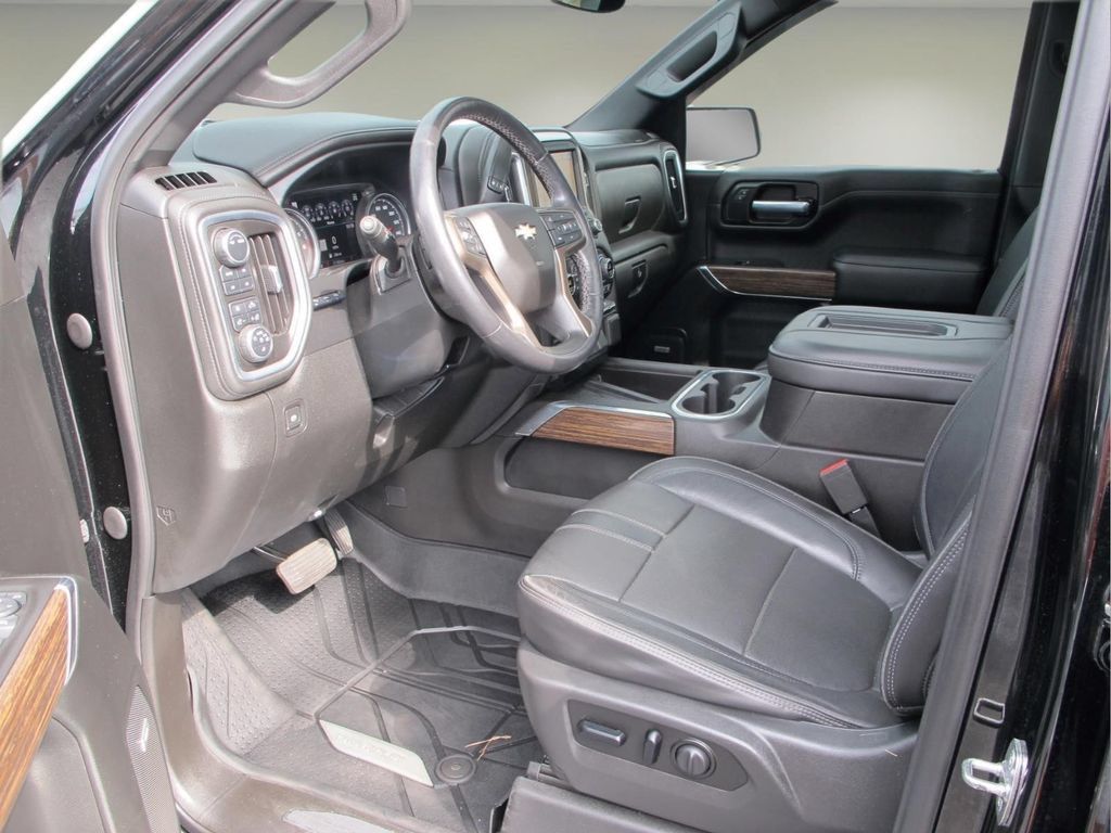 Used 2021 Chevrolet Silverado 1500 High Country w/ Technology Package AWD/4WD image 9