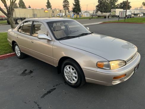 Used 1995 Toyota Camry XLE image 3