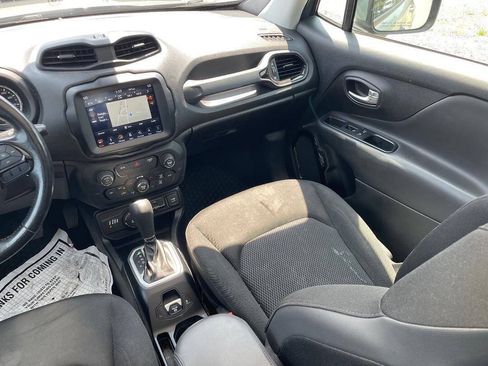 Used 2018 Jeep Renegade Altitude w/ UConnect 8.4 Nav Group AWD/4WD image 15