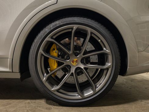 Used 2021 Porsche Cayenne Turbo S image 35