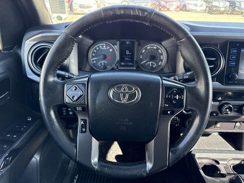Used 2017 Toyota Tacoma TRD Sport image 21