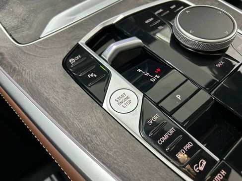Used 2025 BMW X7 M60i w/ Climate Comfort Package AWD/4WD image 21