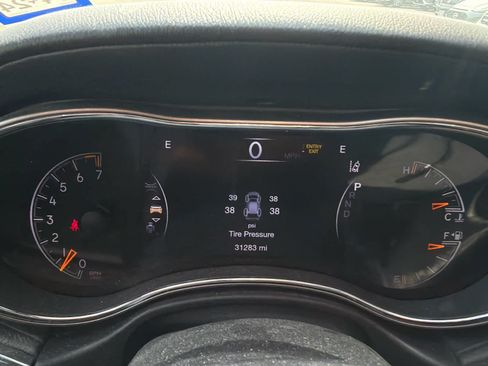 Used 2019 Jeep Grand Cherokee Overland AWD/4WD image 8
