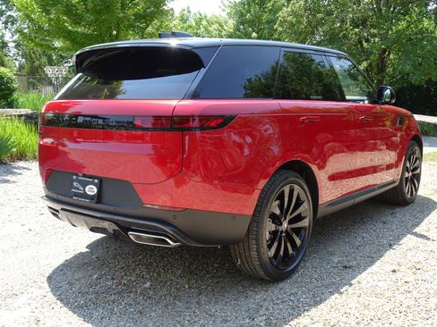 New 2025 Land Rover Range Rover Sport SE image 9