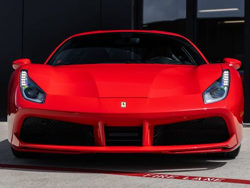 Used 2017 Ferrari 488 GTB RWD image 5
