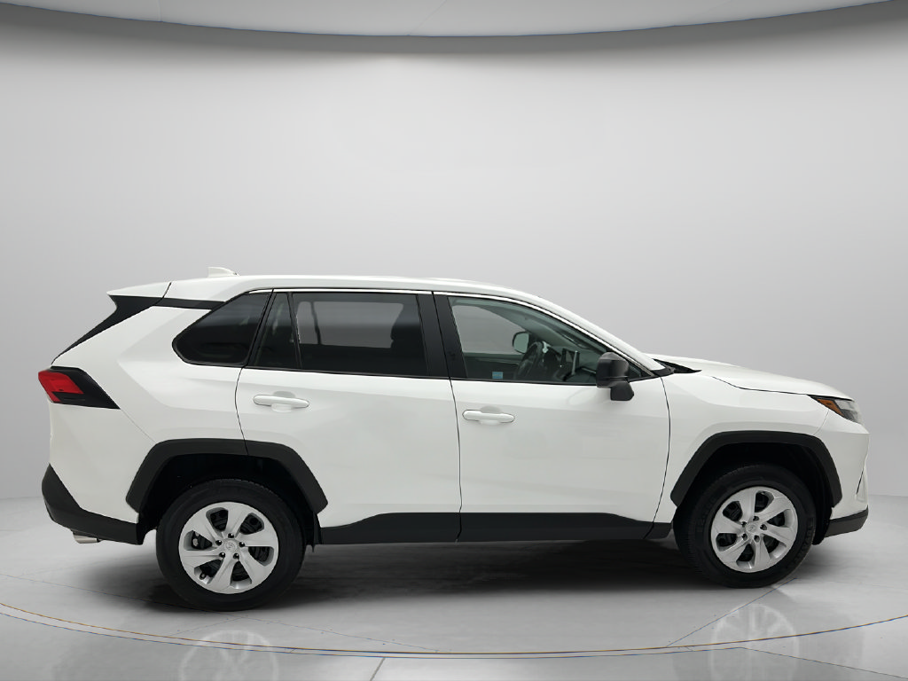 Used 2025 Toyota RAV4 LE AWD/4WD image 6