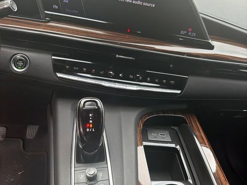 Used 2022 Cadillac Escalade Premium Luxury w/ Performance Package AWD/4WD image 3