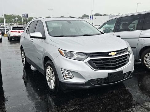 Used 2019 Chevrolet Equinox LT w/ Sun & Navigation Package FWD image 4