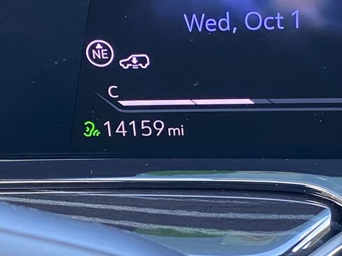 Used 2024 Cadillac Escalade V w/ LPO, ONYX Package image 23