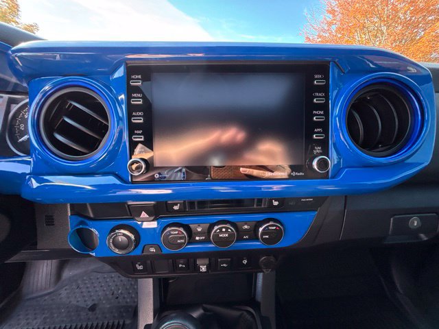 Used 2020 Toyota Tacoma TRD Off-Road w/ TRD Premium Off Road Package AWD/4WD image 16