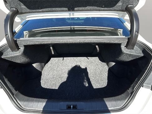 Used 2017 Nissan Maxima Platinum w/ Interior Lighting Package FWD image 15