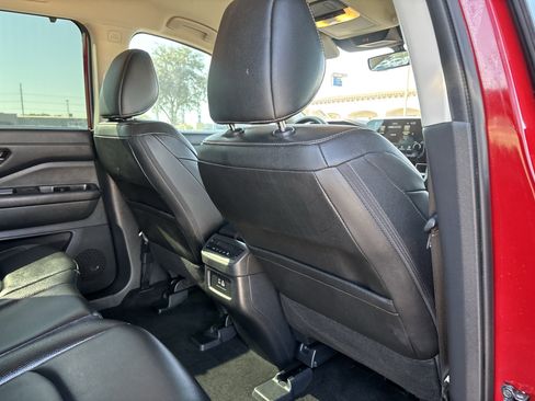 Used 2023 Nissan Pathfinder SL FWD image 23
