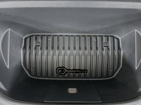 Used 2021 Tesla Model Y Long Range image 13