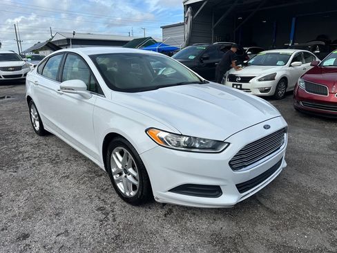 Used 2016 Ford Fusion SE FWD image 3