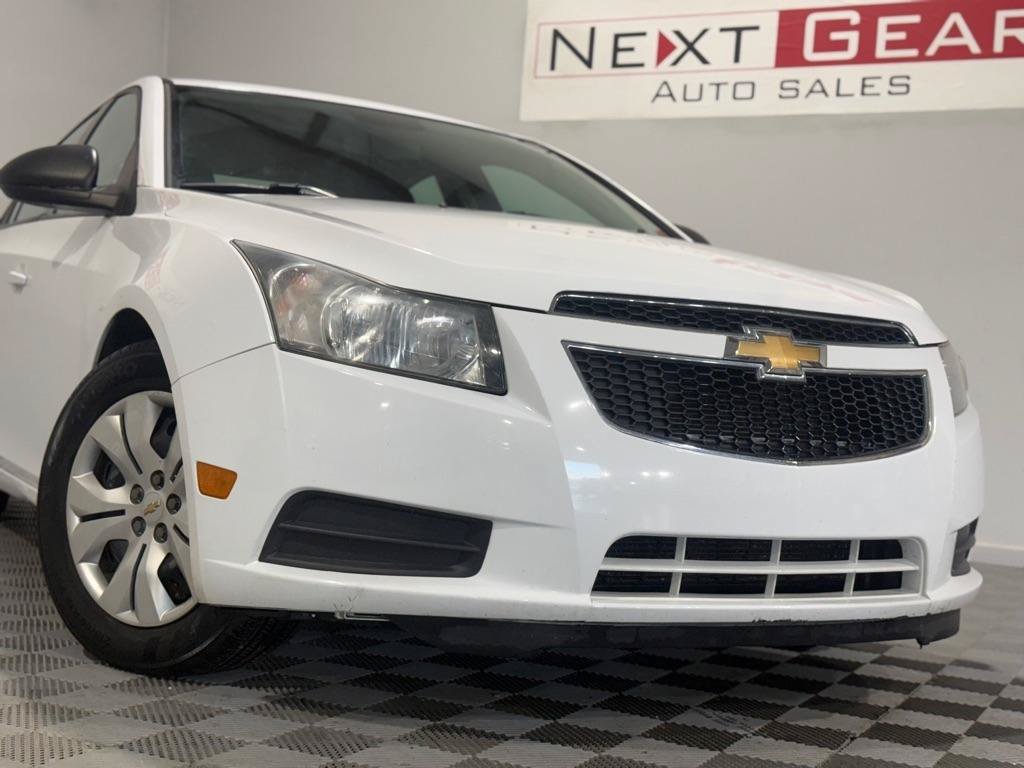 Used 2013 Chevrolet Cruze LS FWD image 3